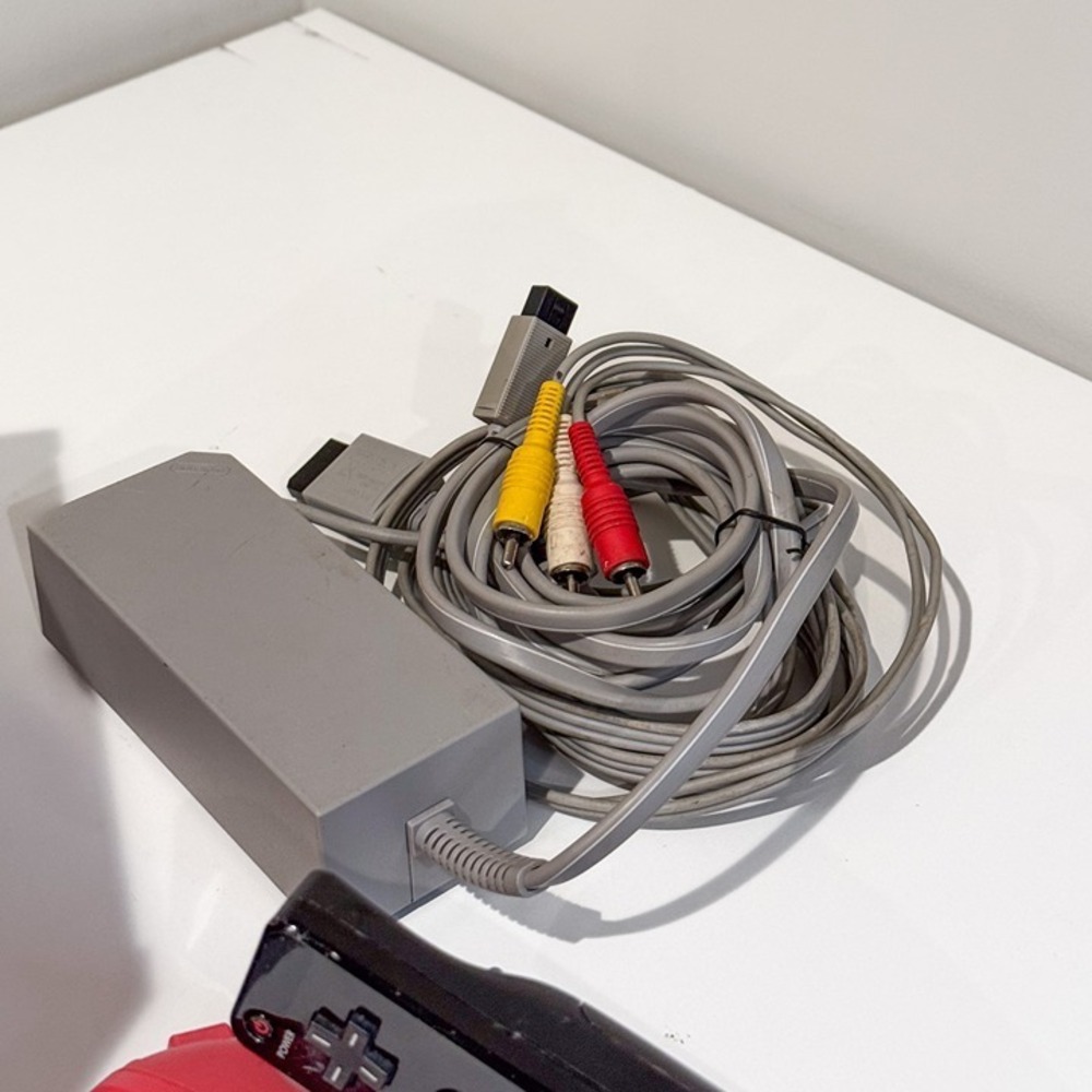 Red Nintendo Wii Console Bundle RVL-001 w/ Controller, Nunchuk, Cables - Tested - Picture 5 of 11